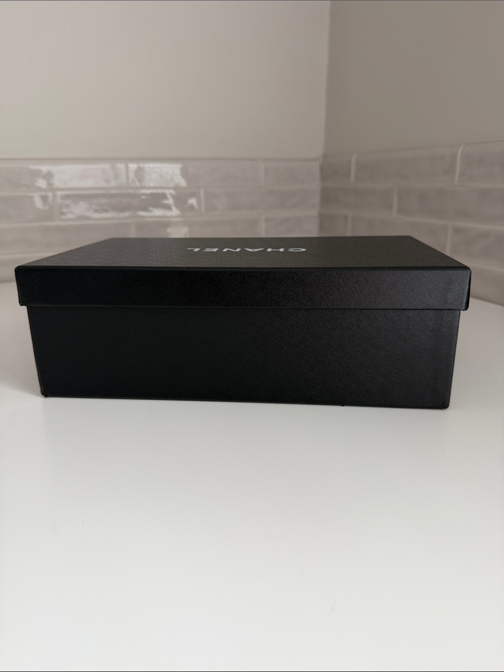 CHANEL Black and White Logo Gift Box - Picture 4 of 16